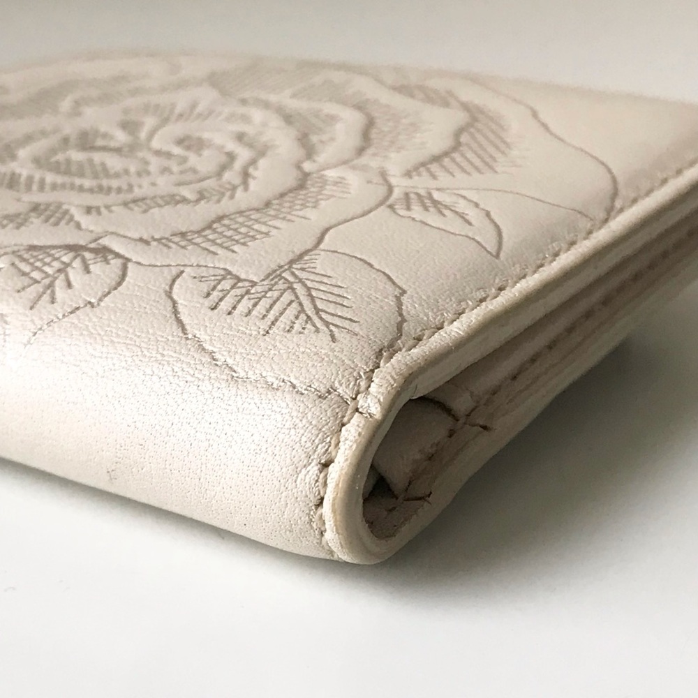 Coach Metallic Rose Embossed Leather Compact Wallet, Rare 2000’s - Picture 10 of 16